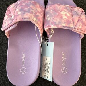 Cat & Jack Girl Pink and Lavender Slippers🎄 🎁🎁